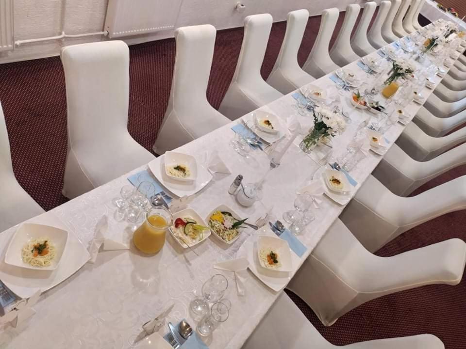 גניזנו Hotel Lech מראה חיצוני תמונה