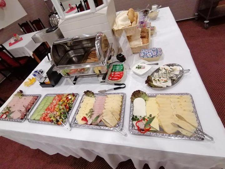 גניזנו Hotel Lech מראה חיצוני תמונה